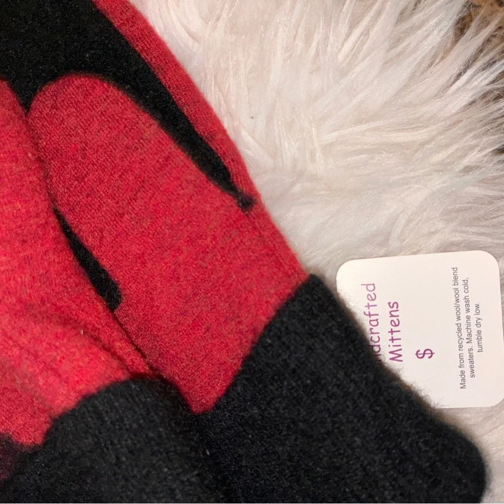 Red and Black Women's Mittens/Gloves NEW‎